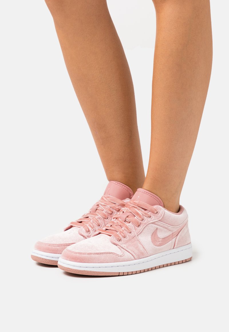 nike jordan 1 low pink
