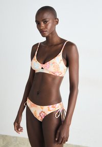 Seafolly SPRING FESTIVAL TWIST FRONT - Bikinio viršutinė dalis - nectar