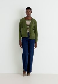 Vero Moda BOOM LS V-NECK BUTTON  NOOS - Vest - cypress