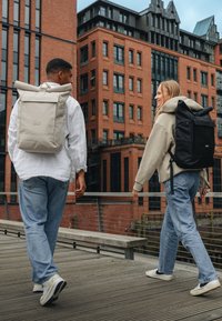 Larkson NO 4 LARGE - Zaino - schwarz