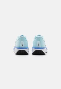 Nike Performance QUEST 6 - Silniční běžecké boty - glacier blue/black/royal pulse/white/hyper crimson