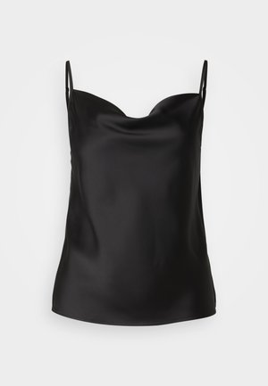 Svart satin camisole med dyp utringning, tynne stropper og en glatt, blank tekstur. Enkel, klassisk design uten utsmykninger.