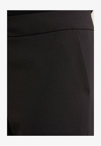 Nije odabrano, black