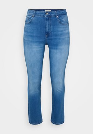 Jeans slim-fit de tiro alto en azul, con un ligero desgaste y cierre frontal con botón, exhibidos sobre un fondo blanco.