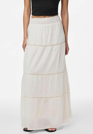 Maxi rok van lichtgewicht, crèmekleurige stof met een smocktaille, gelaagd ontwerp, kantdetails en een vloeiende silhouet.