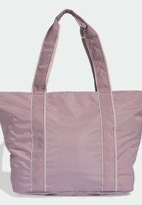 Bolsa tote púrpura fabricada con un material liso y resistente, con dos asas anchas y un ribete en contraste a lo largo de las costuras. Diseño espacioso con una textura suave.