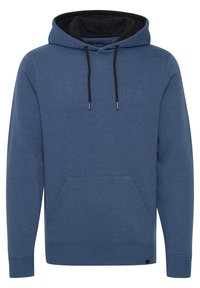 Blå hættetrøje lavet af blødt stof, med en frontlomme, sorte snore og ribbede manchetter og kant.
