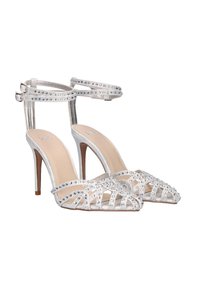 Sandalias plateadas de tacón alto con un diseño de tiras, adornadas con rhinestones en las correas y con puntera afilada. Forro interior suave y tacones delgados.