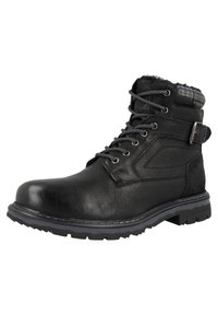 Bota de tobillo negra de cuero con superficie texturizada, cordones grises y una hebilla de metal. Presenta un cuello acolchado y una suela resistente para mayor tracción.