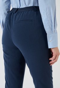 Damart 7/8ÈME BI-STRETCH - Pantalones - marine foncé