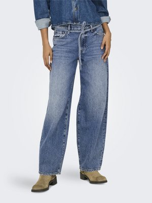 ONLY, Straight fit ONLGIANNA Mid waist Balloon - Jean droit - medium blue denim