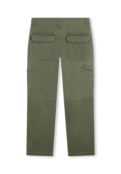 Pantalons verts en tissu résistant, dotés de deux poches arrière et d'une poche latérale. L'arrière est orné des initiales "ZV" brodées.