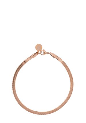 Armbånd i rosaguld med en glat, struktureret overflade, en sikker lås og en lille emblemdetalje. Cirkulært design, fleksibelt, elegant finish.