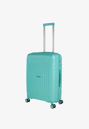 Maleta rígida en color verde azulado, con textura acanalada, asa telescópica y cuatro ruedas multidireccionales para facilitar la movilidad.