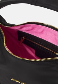 CHIARA FERRAGNI Handväska - black