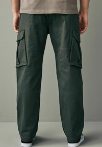 Next REGULAR FIT STRAIGHT LEG STRETCH - Chino hlače - dark green