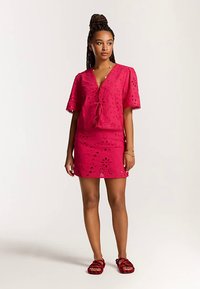 Shiwi IMKE BRODERIE - Palaidinė - red paisley broderie