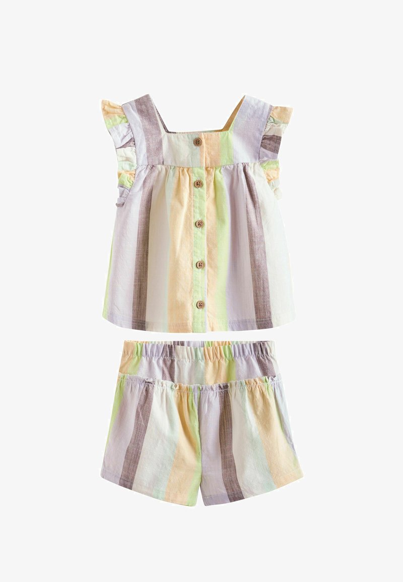 Tenue sans manches pour tout-petit avec haut boutonné sur le devant et short à taille élastique, présentant des rayures verticales pastel en jaune, vert, gris et blanc.