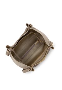 Sac à main en cuir gris au format structuré, doté de deux compartiments zippés et de détails en métal doré. L'intérieur comprend une poche plaquée.