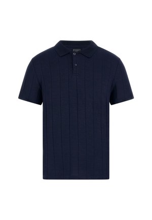 Donkerblauwe polo met korte mouwen, voorzien van een textuur met verticale ribbels en een placket met twee knopen. Zachte stof, klassieke kraag.