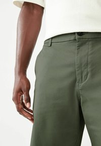 Next LOOSE FIT - Shorts - sage green