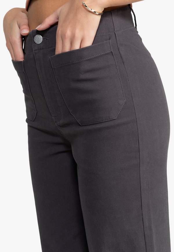 COASTAL CRUISER-MIT FESTEM BUND - Trousers4