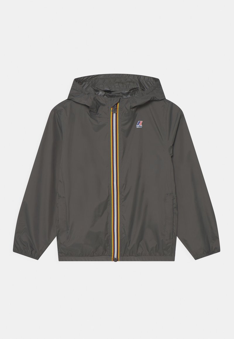 Ciemnoszara kurtka typu windbreaker z kapturem, elastycznymi mankietami, kieszeniami z przodu oraz wielokolorowym paskiem zamka błyskawicznego na środku.