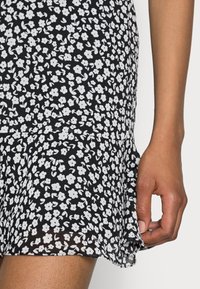 Marks & Spencer Jupe trapèze - black
