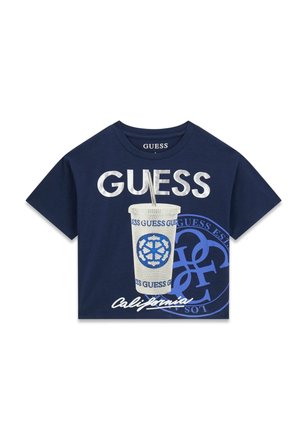 Marineblaue, kurz geschnittene T-Shirt mit dem Schriftzug "GUESS", einem Becher mit Strohhalm und einem runden Logo, unter dem "California" steht.