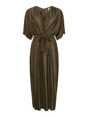 Bruine, geplooide maxi-jurk met een V-hals, brede mouwen en een gestrikte riem in de taille. Gladde textuur met een subtiele glans.