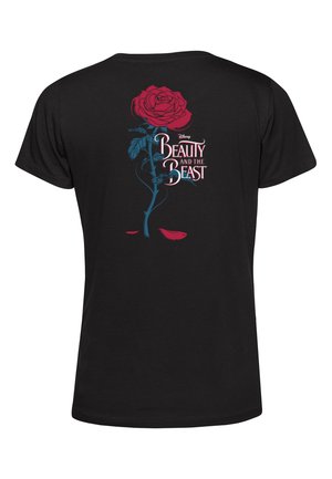 T-shirt nera con una grafica di una rosa rossa e il testo "Beauty and the Beast" in bianco e blu, centrato sul retro.