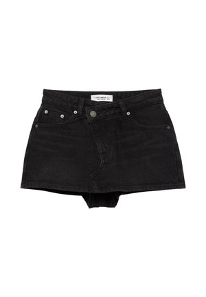 Sort denim mini-nederdel med forlommer, bæltestropper og knaplukning, mærket Pull&Bear på den indvendige linning.