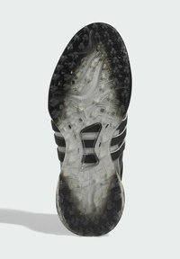 Černá sportovní podrážka boty s texturovaným vzorem a taktickými gumovými hroty, navržená pro trakci a flexibilitu.