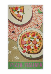 Illustration de deux pizzas sur des assiettes à motifs. Une tranche présente des garnitures ; une pizza ronde a du pepperoni, des champignons et des herbes. L'arrière-plan comprend le texte "PIZZA ITALIANA."