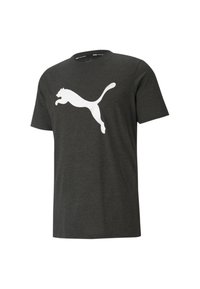 Mörkgrå t-shirt i andningsbart material, med en stor vit Puma-logotyp på framsidan, rund hals och korta ärmar.