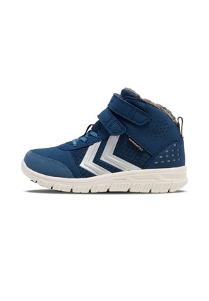 Blaue Mid-Top-Sneaker mit weißen Akzenten, Klettverschluss, strukturiertem Stoff und Gummisohle. Verfügt über eine graue Fütterung und ein perforiertes Detail an der Ferse.