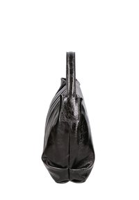 Borsa a mano in pelle nera con una texture liscia e lucida, forma rotonda e un unica maniglia superiore, con morbide pieghe ai lati.