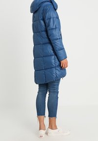 Taifun Kabát z prachového peří - blue