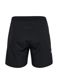 Svarta sportshorts i lättviktsmaterial med elastisk midja. Har en liten logo på nedre högra sidan. Platta sömmar, inga fickor.