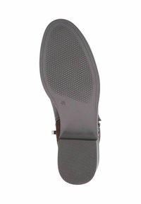 Suela de zapato de cuero marrón con una suela de goma texturizada que presenta un patrón de diamantes para mayor tracción y una sección de talón lisa.