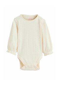 Body de bebé de manga larga en suave algodón color crema, con patrón de ojal texturizado, puños fruncidos y cierre a presión en la parte inferior.