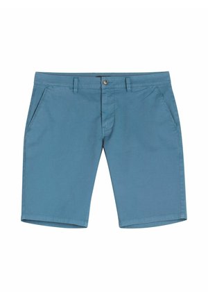 Niebieskie męskie szorty do kolan z szlufkami na pasek, przednim guzikiem, zamkiem błyskawicznym i bocznymi kieszeniami, prezentowane na białym tle.