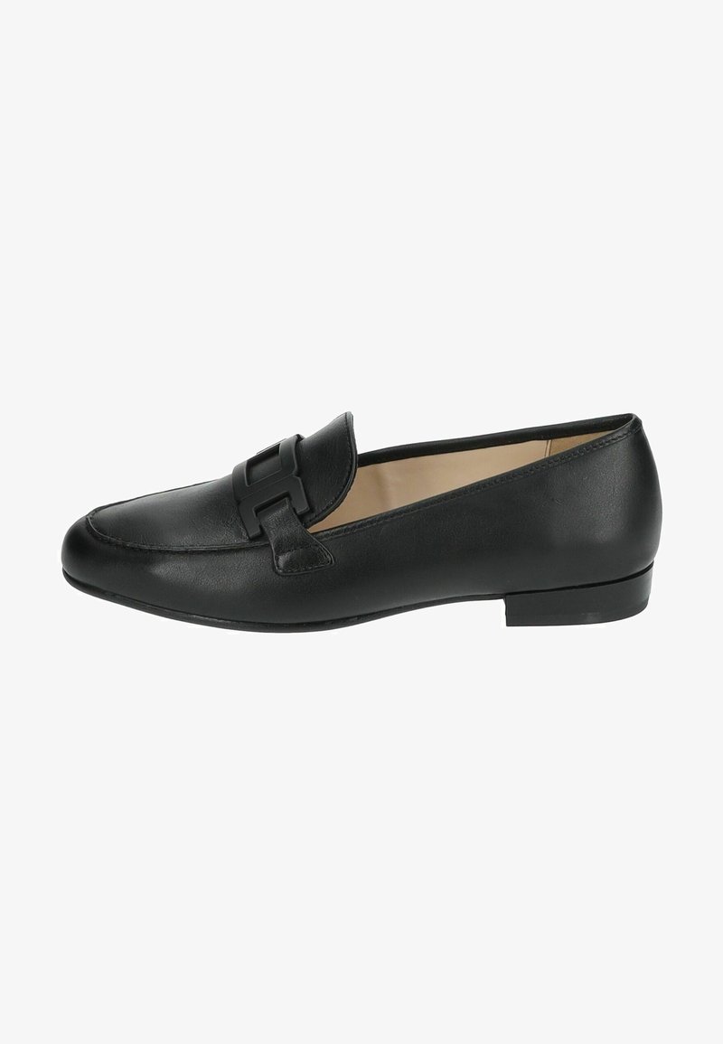Mocasín de cuero negro con la punta redondeada, presenta una hebilla decorativa en la parte delantera y un tacón bajo y redondeado. Textura suave en toda su superficie.