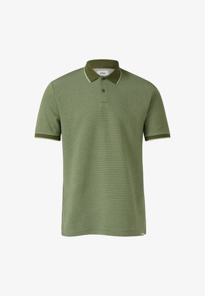 Zielona koszulka polo w paski z krótkimi rękawami, prążkowanym kołnierzem i dwoma guzikami z przodu. Materiał ma gładką fakturę i luźny krój.