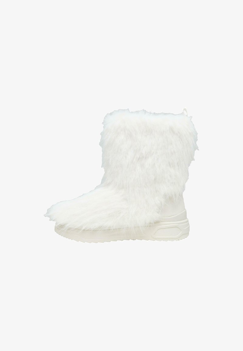 Bolha fehér bokacsizma, textúrált, bolyhos felsőrésszel és szilárd fehér gumitalppal. Hátul húzófül található, amely megkönnyíti a felvételt.