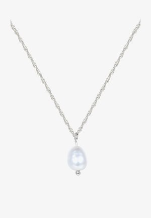 Collier en chaîne torsadée en argent avec un pendentif en forme d'oval en perle blanche, finition polie, et un petit détail de perle en dessous.