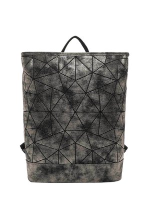 Sac à dos noir et gris avec motif géométrique triangulaire et une poignée supérieure sur fond blanc.