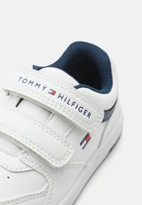 Tommy Hilfiger SKYLER UNISEX - Zapatillas - white