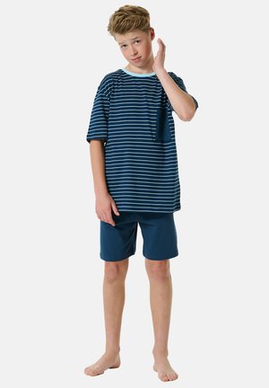 Navy-gestreiftes Kurzarmhemd mit mintgrünem Ausschnitt und Tasche, kombiniert mit einfarbigen marineblauen Shorts aus einem weichen, dehnbaren Stoff.