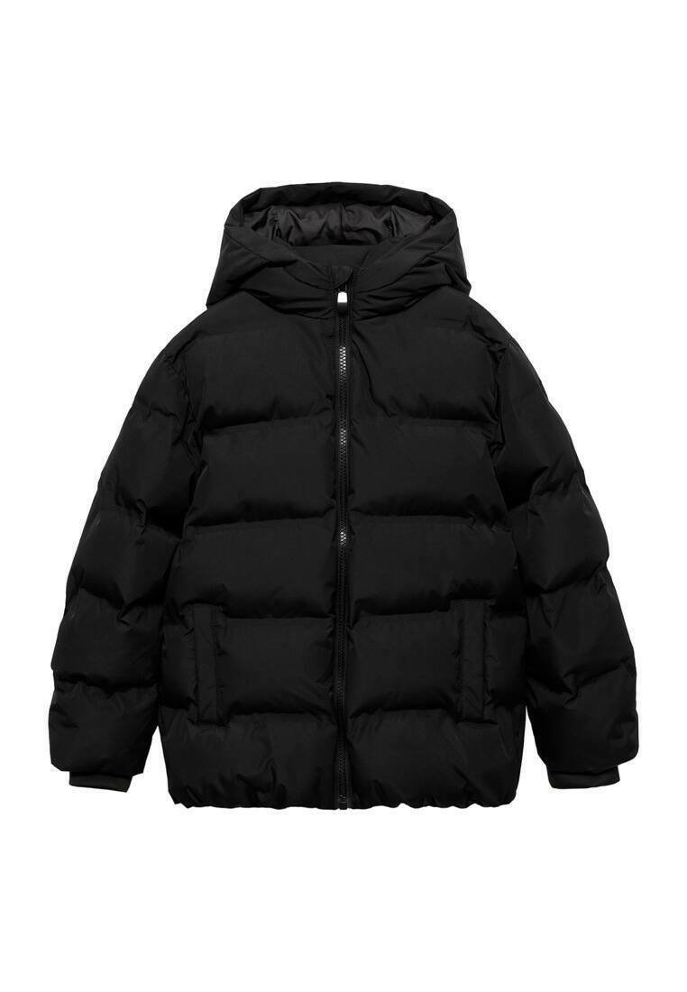 Doudoune noire avec capuche, fermeture éclair à l'avant et deux poches latérales, présentée sur fond blanc.